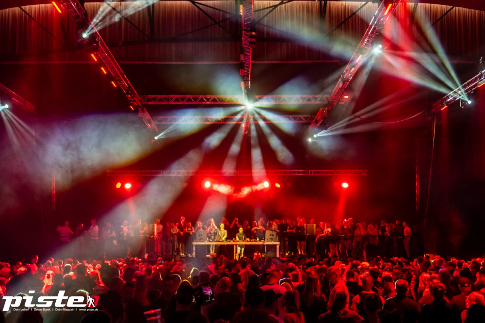 Und drinnen tanzt der Bär Galerie 1