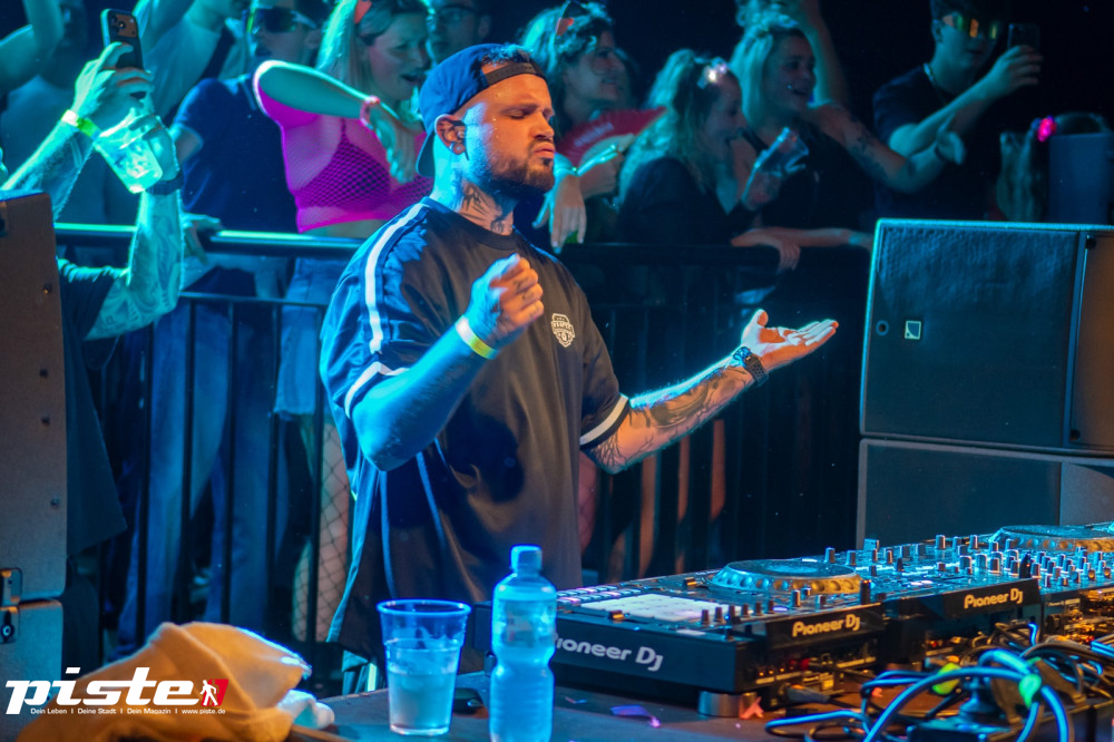 Und drinnen tanzt der Bär Galerie 1