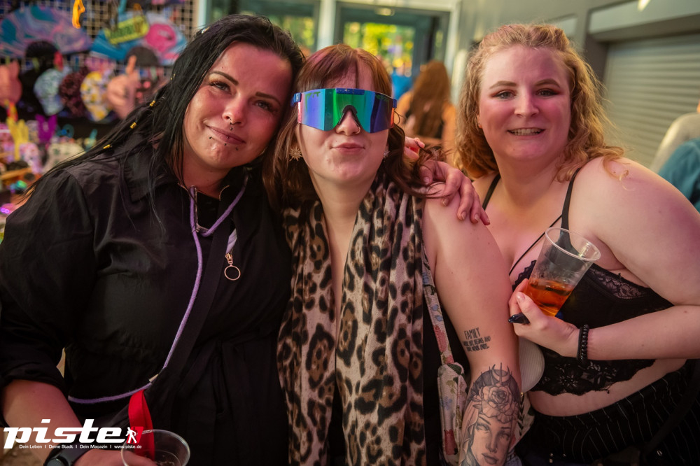 Und drinnen tanzt der Bär Galerie 1