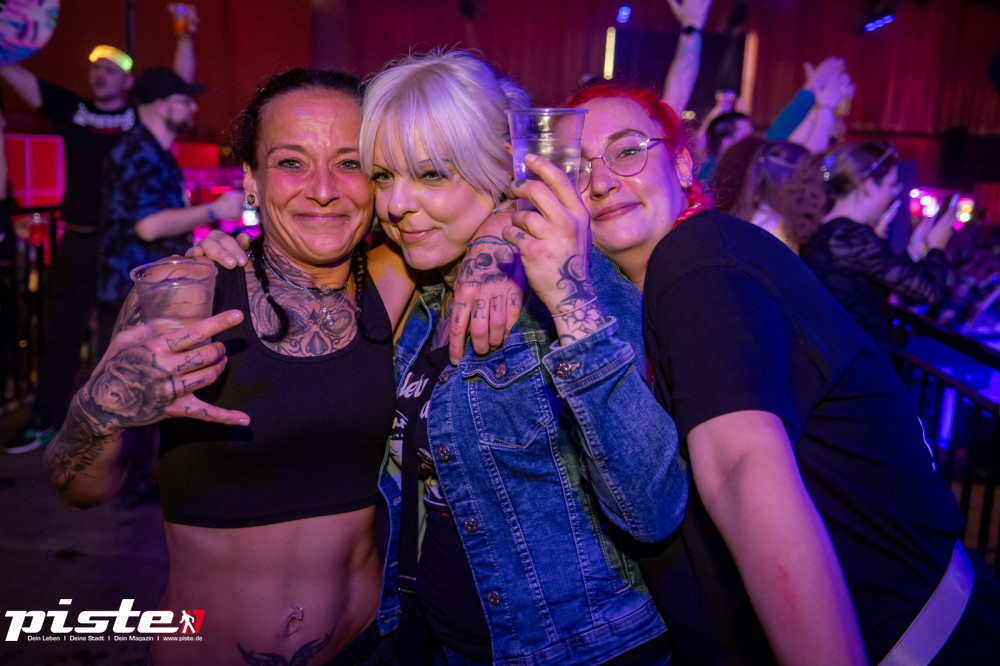 Und drinnen tanzt der Bär Galerie 1