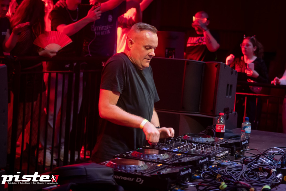 Und drinnen tanzt der Bär Galerie 1