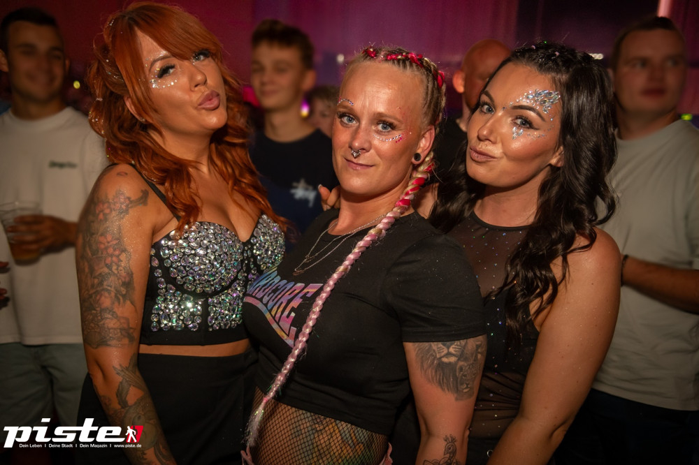 Und drinnen tanzt der Bär Galerie 1