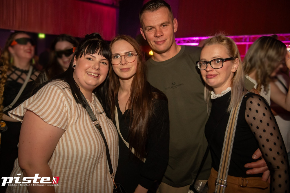 Und drinnen tanzt der Bär Galerie 1