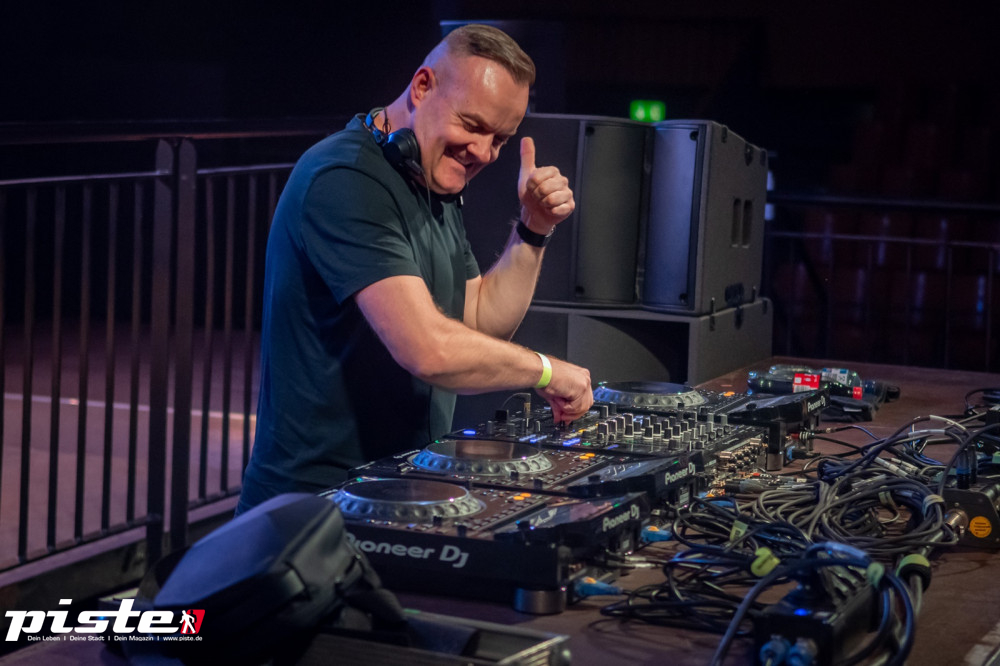 Und drinnen tanzt der Bär Galerie 1