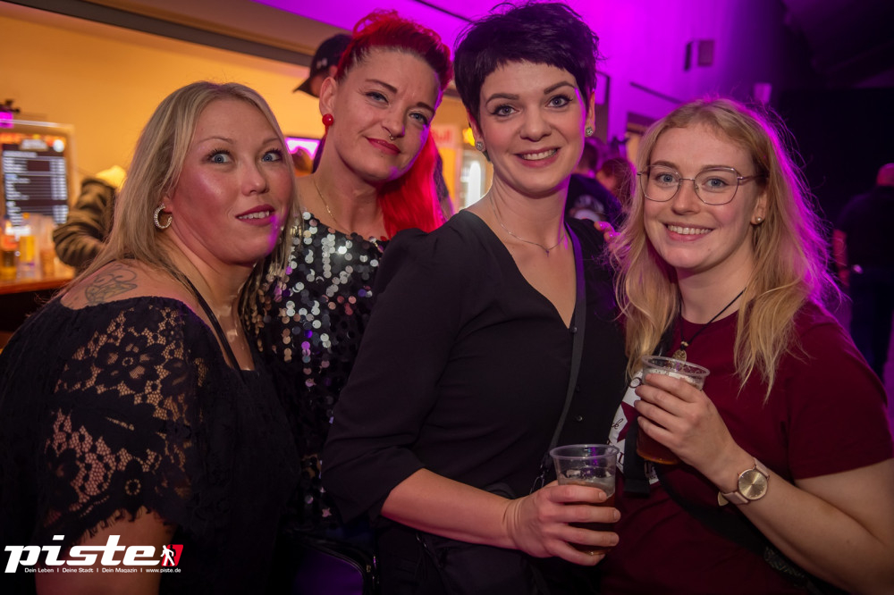 Und drinnen tanzt der Bär Galerie 1