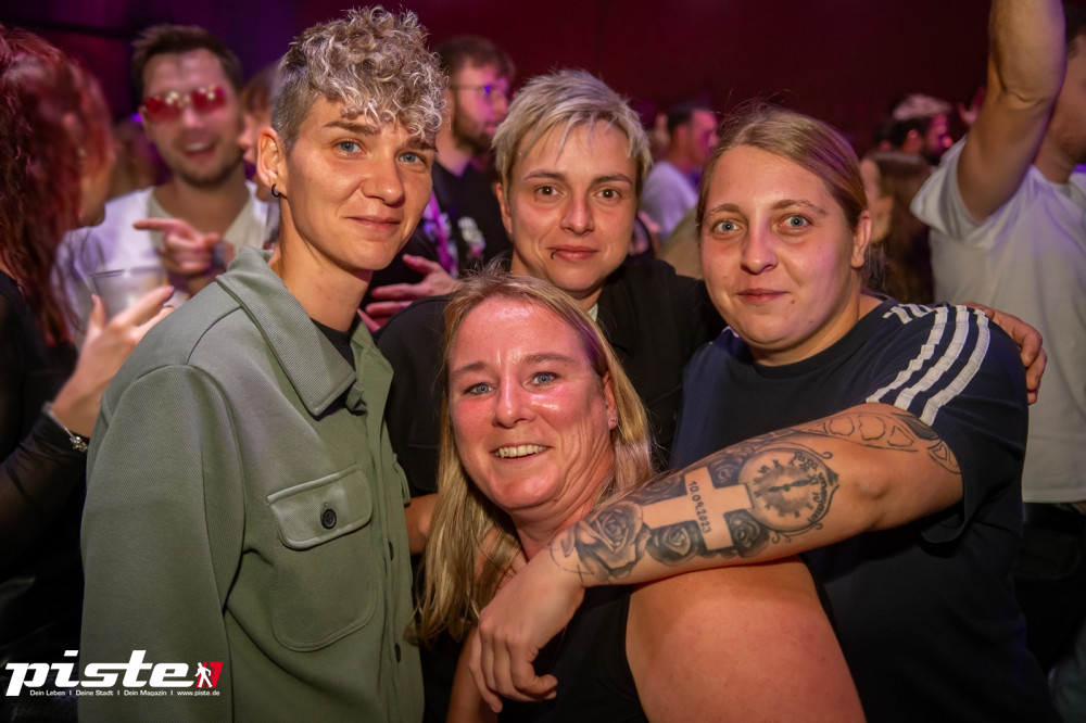 Und drinnen tanzt der Bär Galerie 1