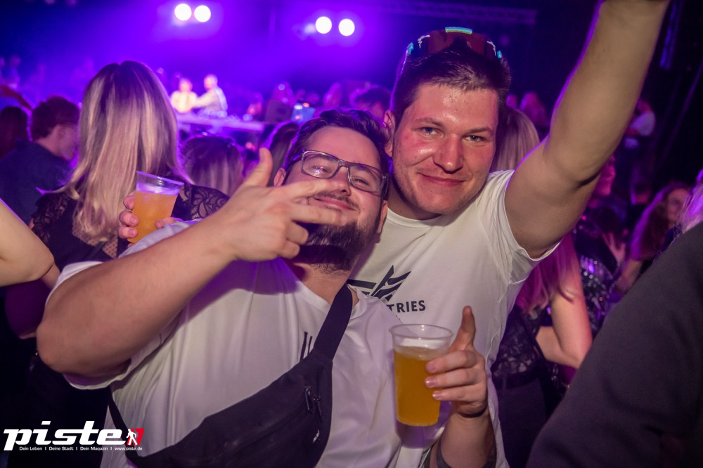 Und drinnen tanzt der Bär Galerie 1