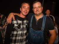 Und drinnen tanzt der Bär Galerie 1