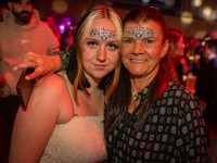 Und drinnen tanzt der Bär Galerie 1