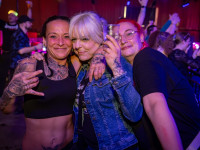 Und drinnen tanzt der Bär Galerie 1