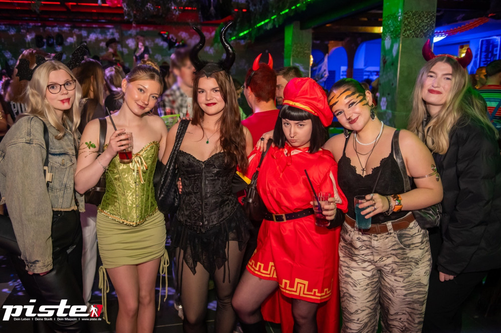 Große Halloween Partynacht