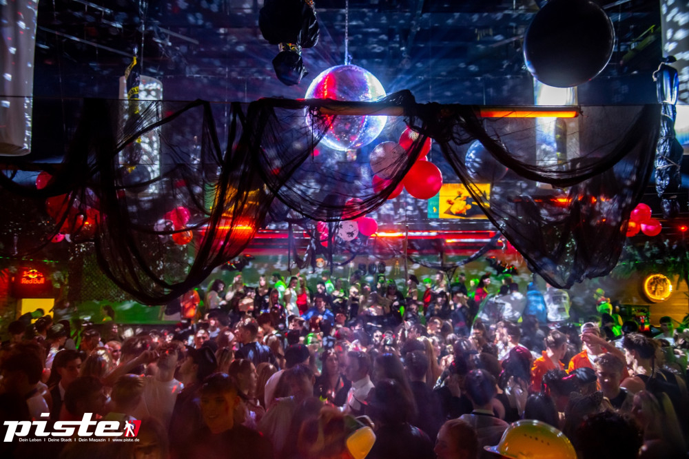 Große Halloween Partynacht