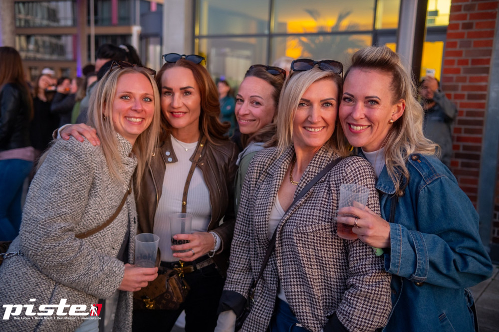 After Work Lounge: Tanz in den Mai