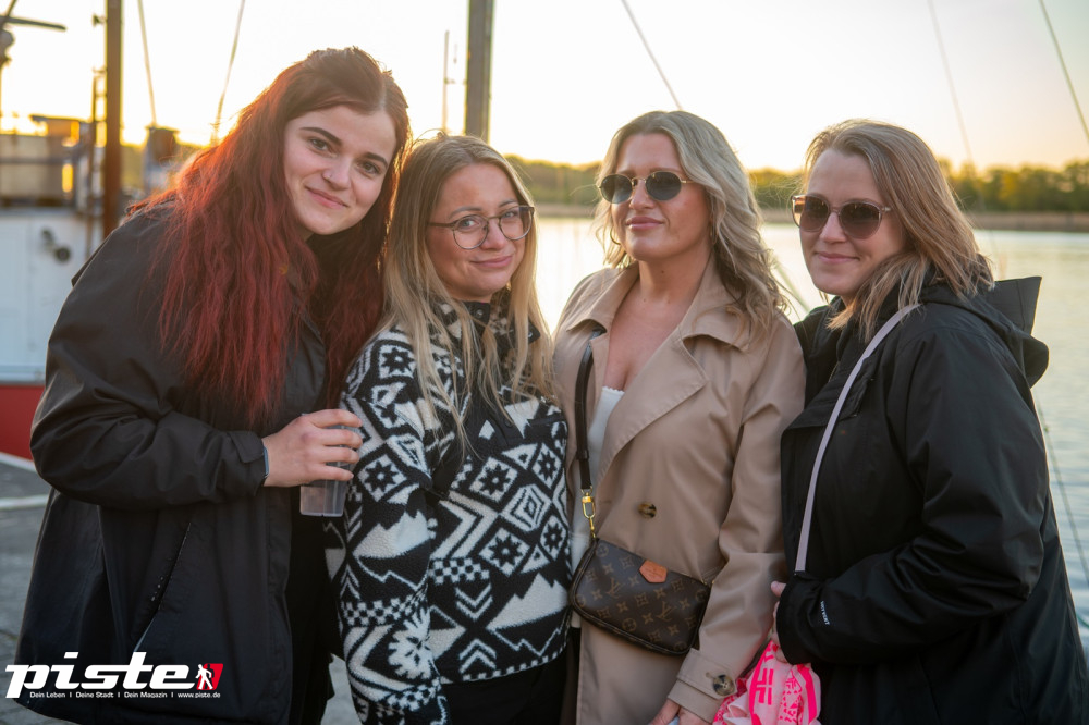 After Work Lounge: Tanz in den Mai