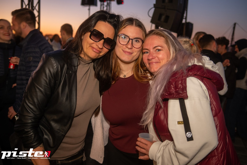 After Work Lounge: Tanz in den Mai
