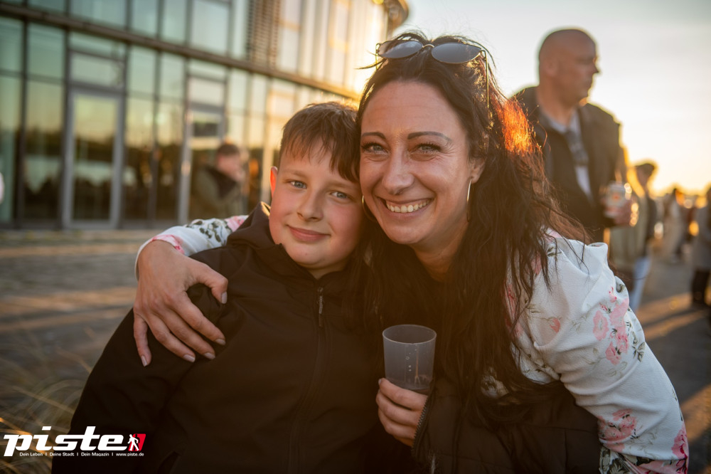 After Work Lounge: Tanz in den Mai