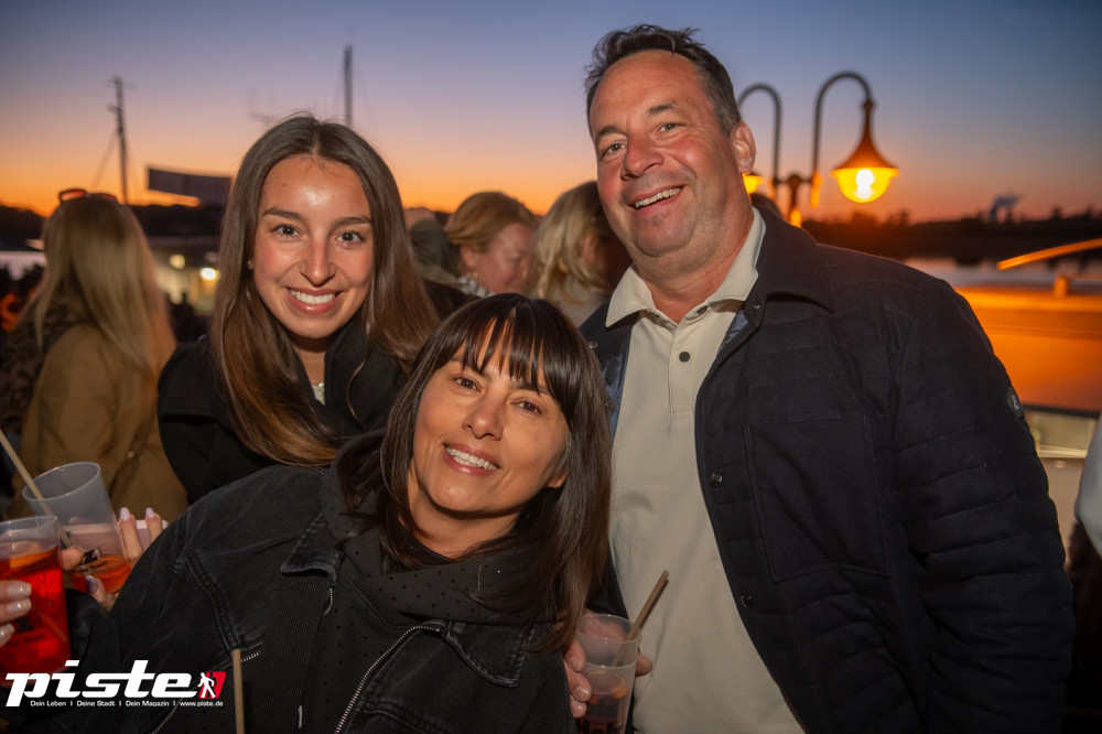After Work Lounge: Tanz in den Mai