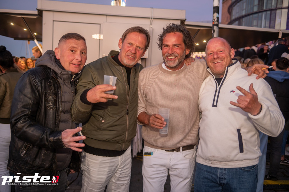 After Work Lounge: Tanz in den Mai