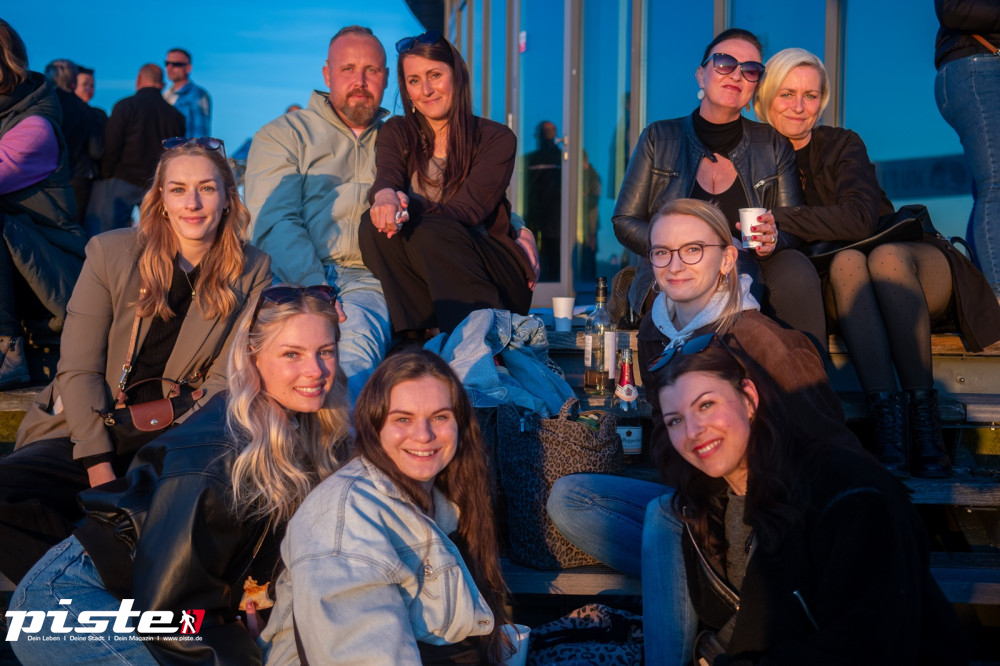 After Work Lounge: Tanz in den Mai