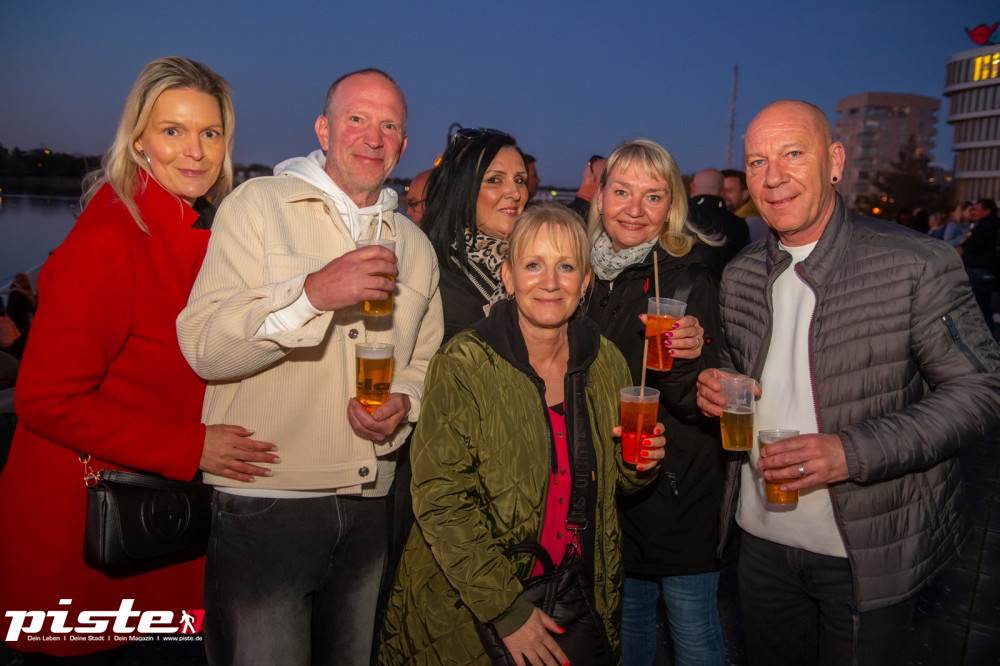 After Work Lounge: Tanz in den Mai
