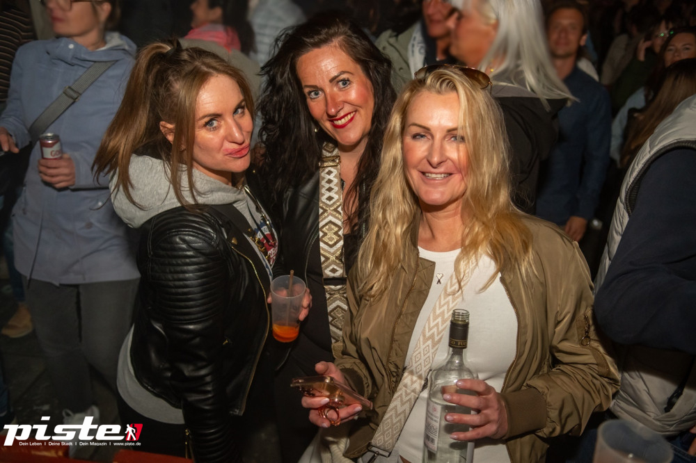 After Work Lounge: Tanz in den Mai