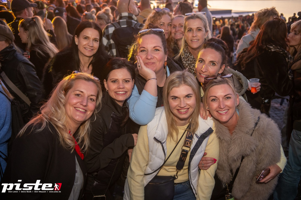 After Work Lounge: Tanz in den Mai