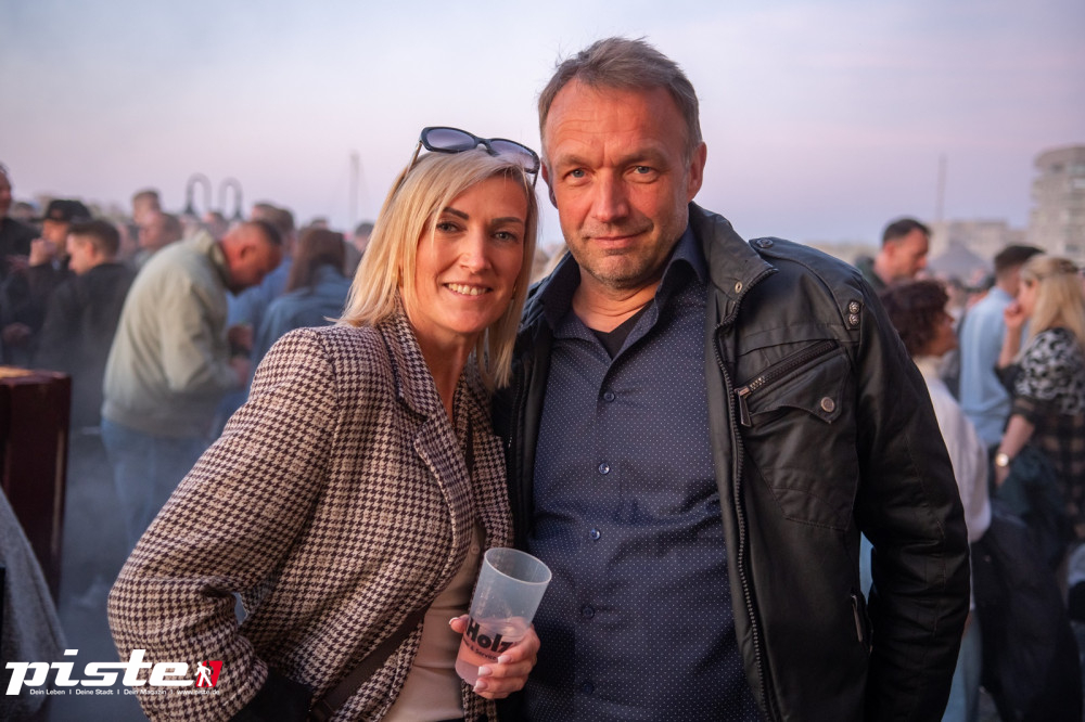 After Work Lounge: Tanz in den Mai