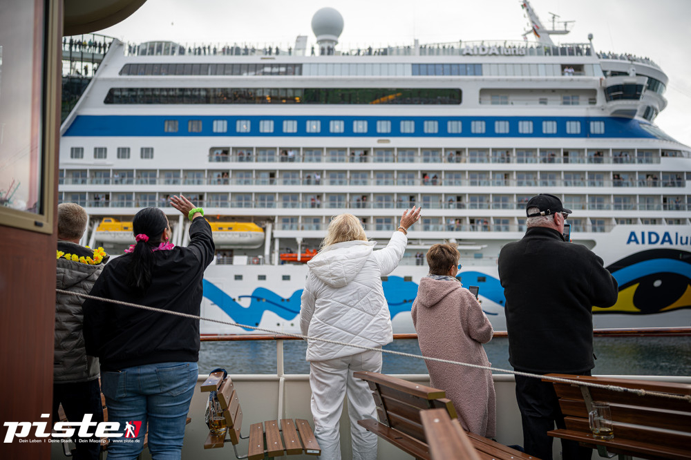 Cruise Sail