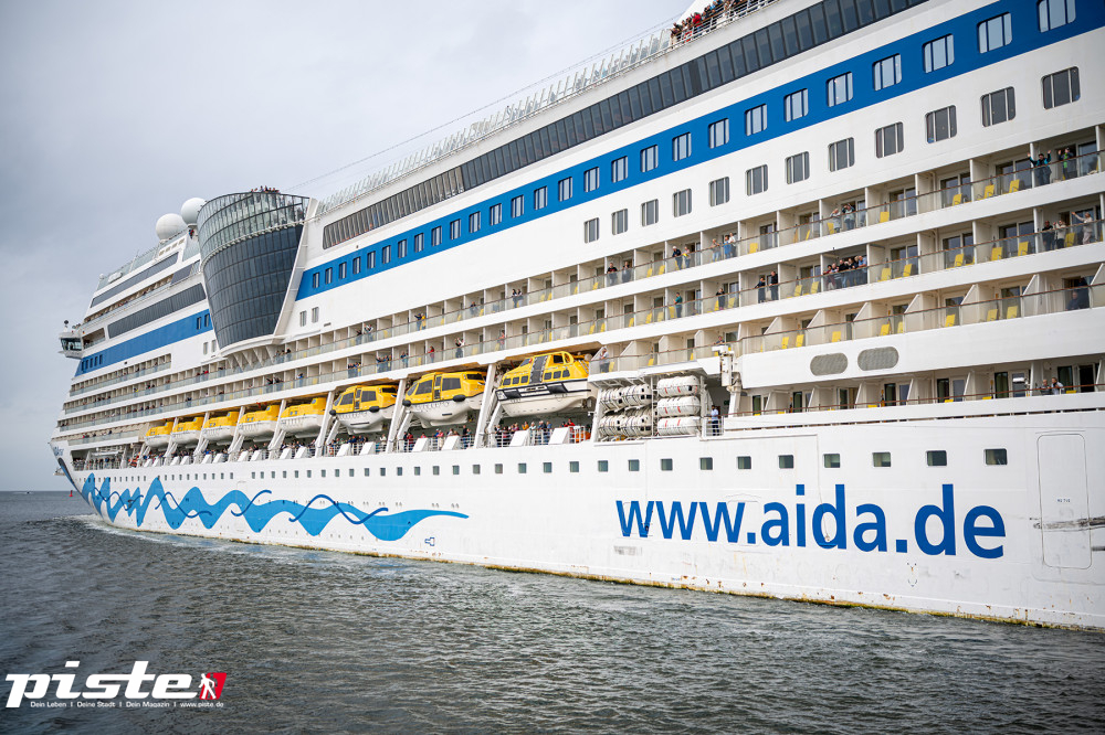 Cruise Sail