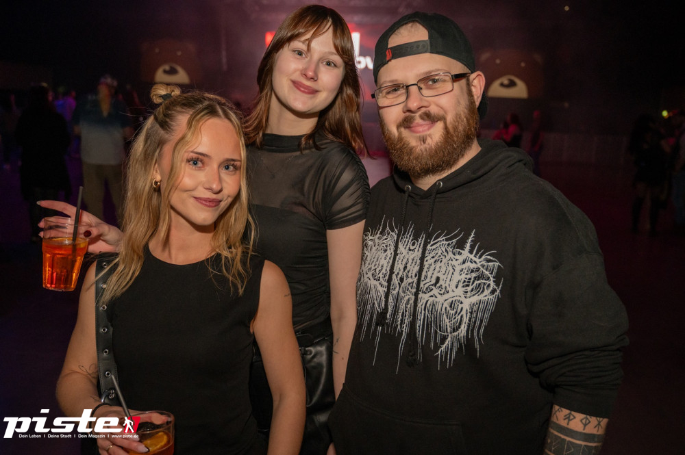 Und drinnen tanzt der Bär