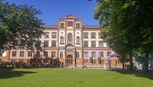 Universität
