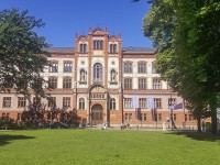 Universität