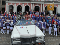 Schlüsselübergabe am Rathaus