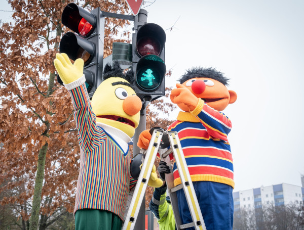 Ernie und Bert werden Ampelmännchen in Hamburg