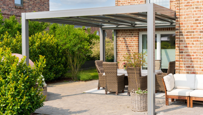 Wetterfeste Terrassenüberdachungen und Kaltwintergärten