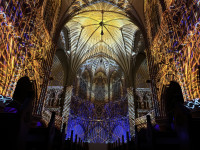 Immersive Lichtshow Infinity in der Kulturkirche Altona