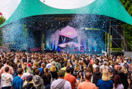 „Und Draußen Tanzt der Bär“