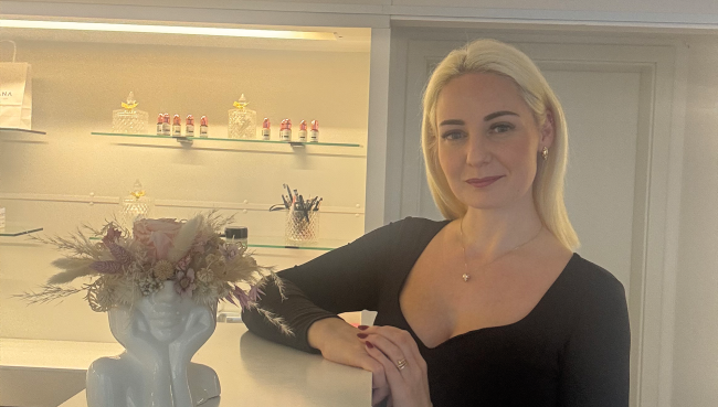 Sommerlook bei Permanent strahlend