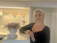 Sommerlook bei Permanent strahlend