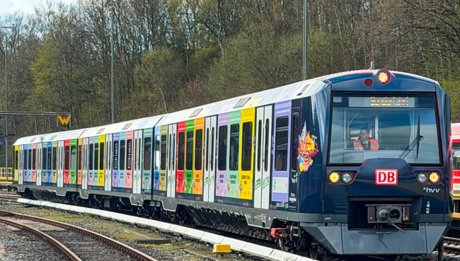 Jubiläumszug der S-Bahn Hamburg im Miniatur Wunderland-Stil