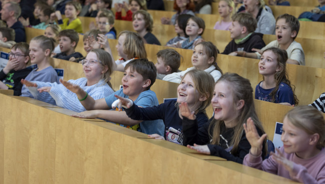 Kinder-Uni: Was haben Wahlen mit Demokratie zu tun?