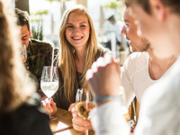 Beerenstark: Alex feiert die Erdbeerliebe