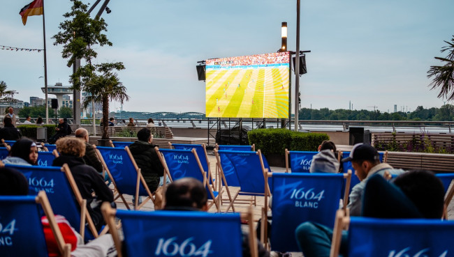 Public Viewing an der Waterfrond vom Westfield Überseequartier