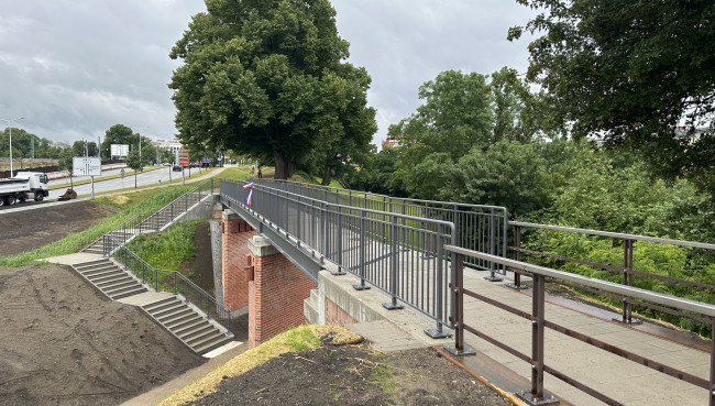 Neue Fußgängerbrücke am Kanonsberg eröffnet