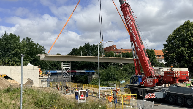 Erste Radschnellwegbrücke im Land entsteht in Rostock