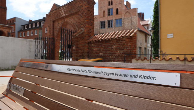 Europäisches Hansemuseum setzt Zeichen gegen Gewalt an Frauen und Kindern
