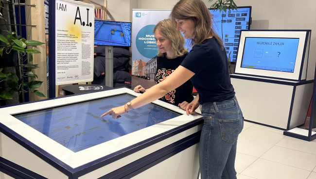 Interaktive KI-Ausstellung im Haerder-Center Lübeck lädt zum Mitmachen ein