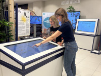 Interaktive KI-Ausstellung im Haerder-Center Lübeck lädt zum Mitmachen ein