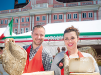 Italienischer Markt auf dem Neuen Markt
