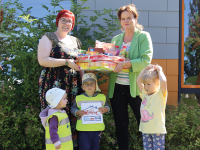 Heimstiftung spendet Warnwesten